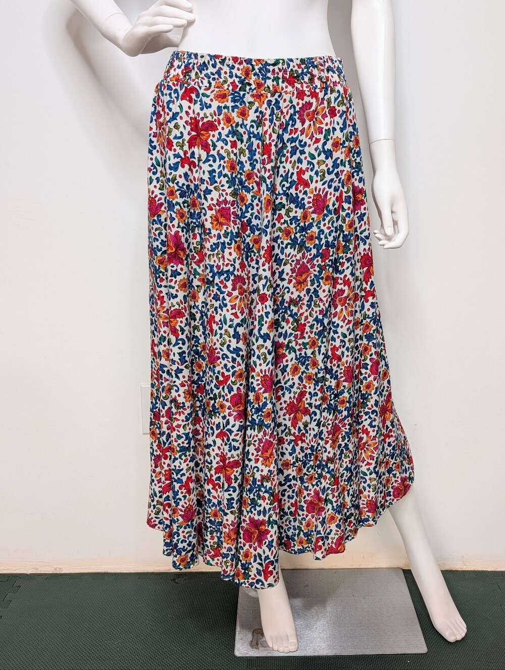 Vintage 90s White, Pink, Blue, Multi Color Paisley Style Floral Flowy Maxi Skirt